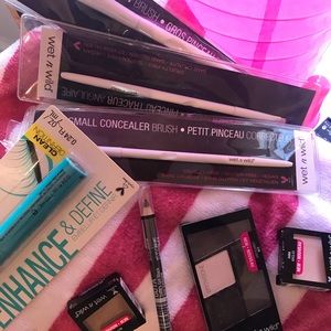 Makeup kit with brushes